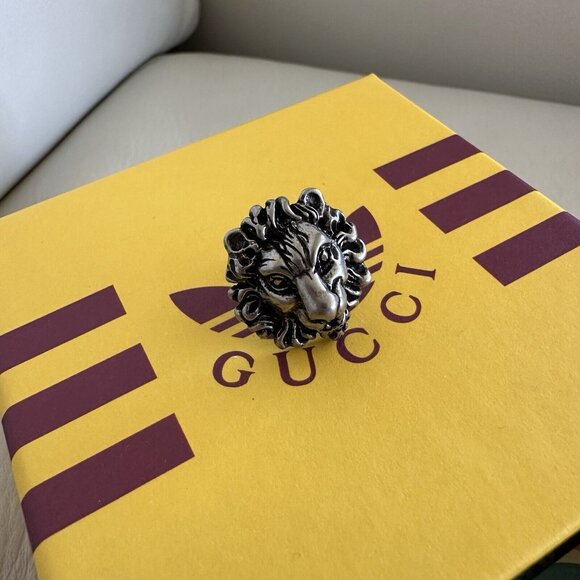 NEW GUCCI LION BROOCH SILVER WITH BOX 100% Authentic - Picture 2 of 7